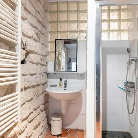 Appartamento Bright 40m With Old World Charm In